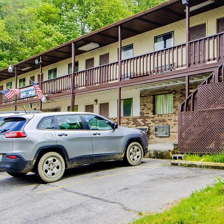 Oyo Hotel Chapmanville Inn, Wv - Hwy 119 Dış mekan fotoğraf