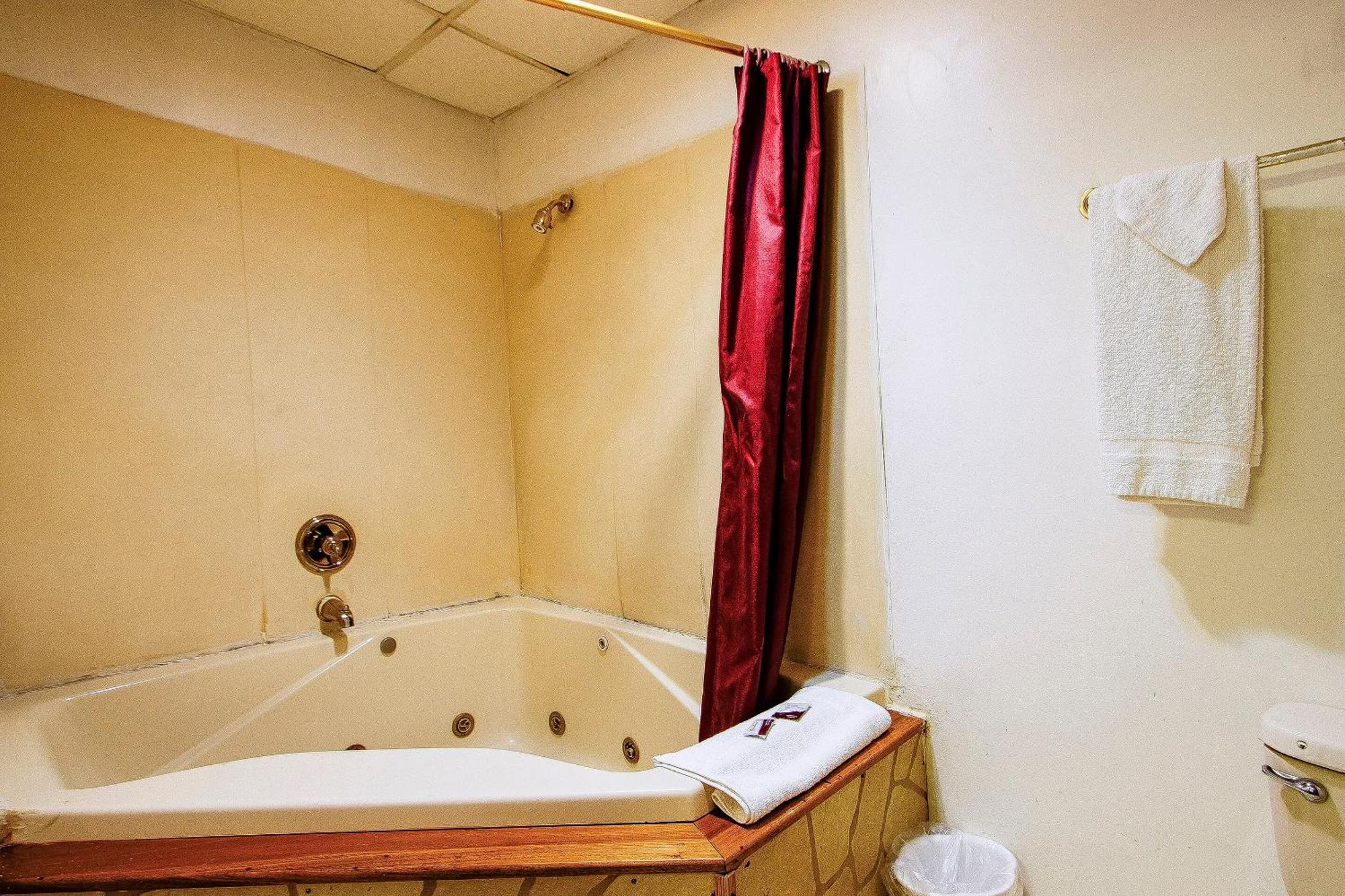 Oyo Hotel Chapmanville Inn, Wv - Hwy 119 Dış mekan fotoğraf
