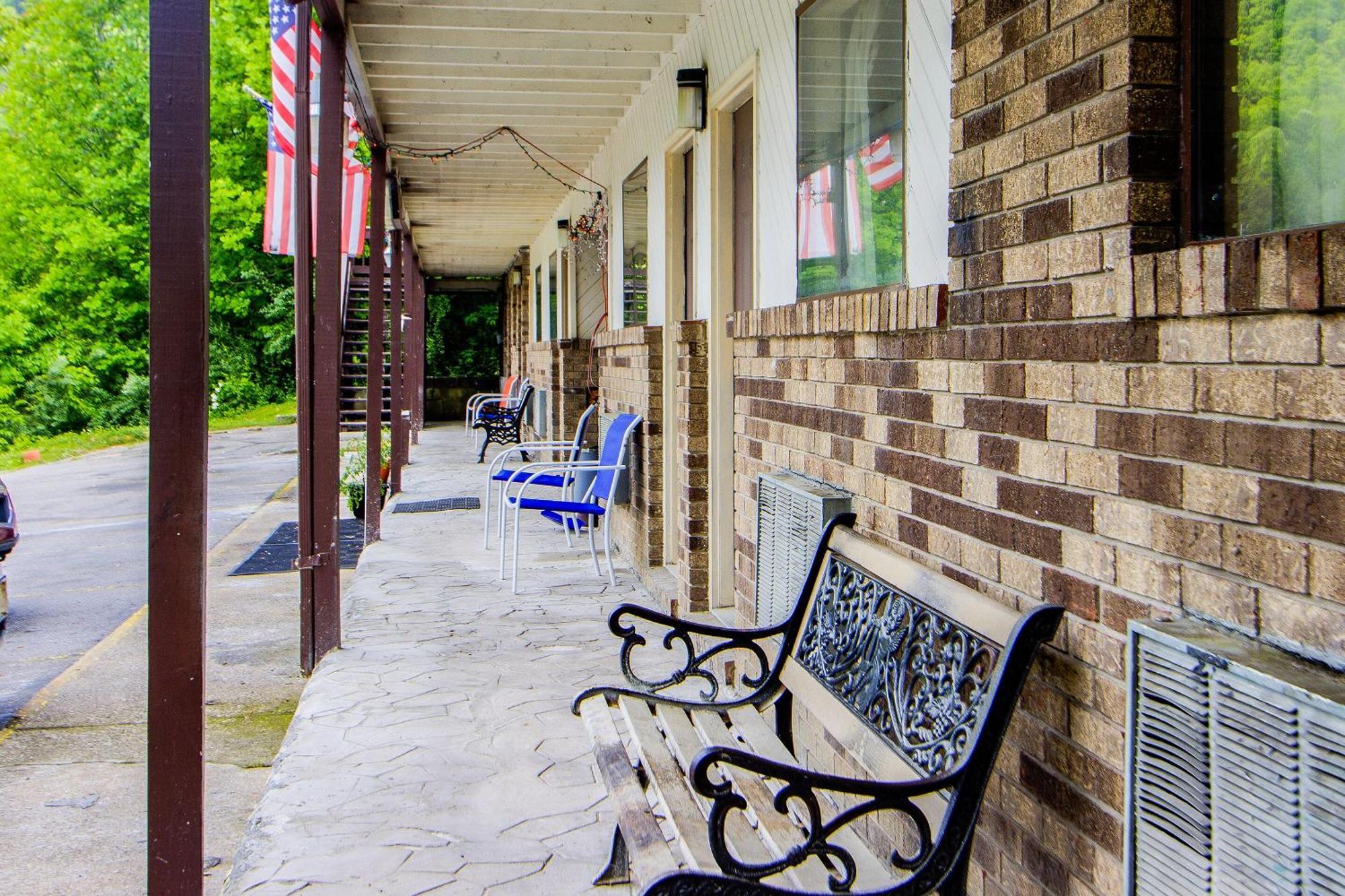Oyo Hotel Chapmanville Inn, Wv - Hwy 119 Dış mekan fotoğraf
