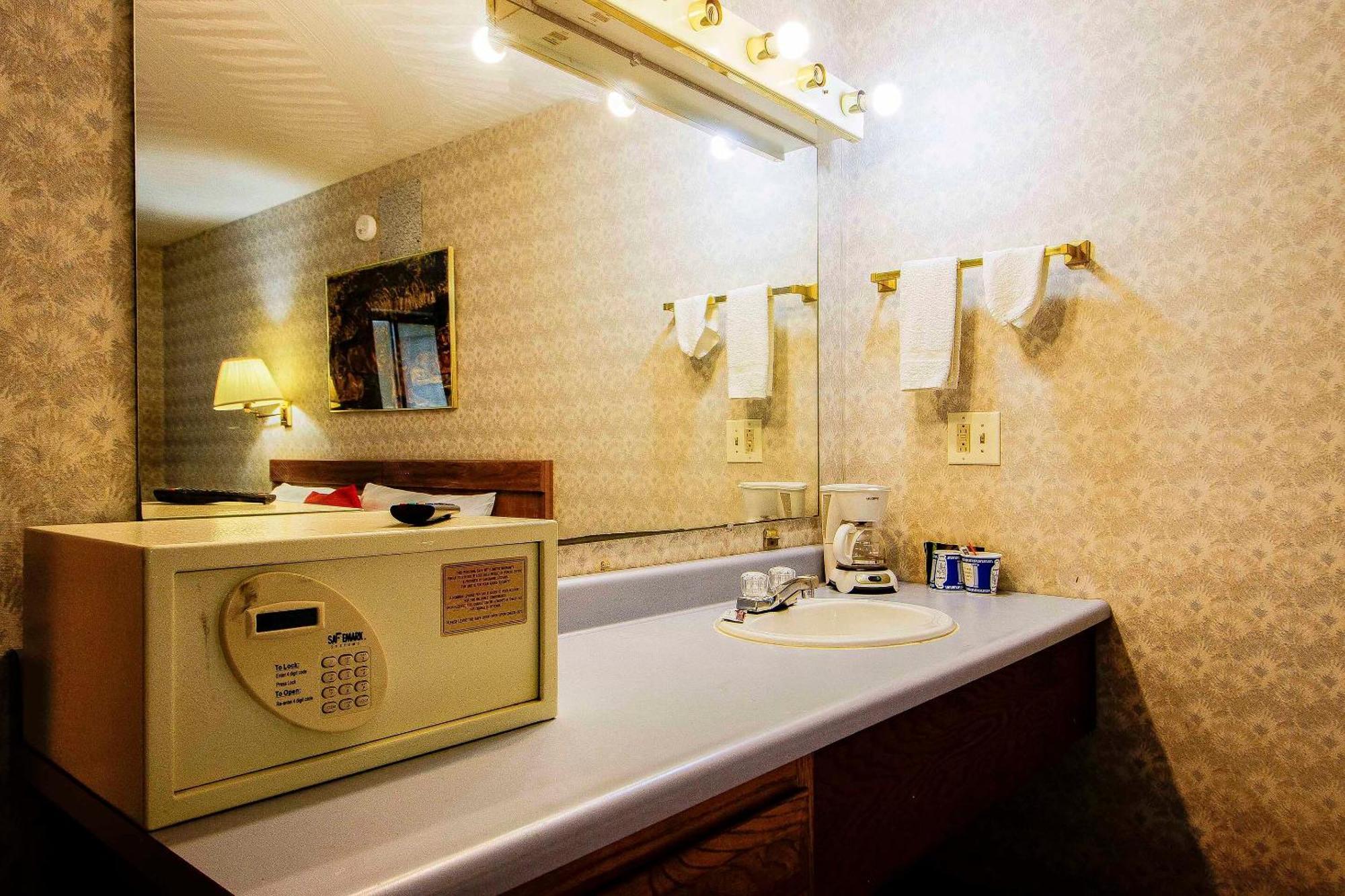 Oyo Hotel Chapmanville Inn, Wv - Hwy 119 Dış mekan fotoğraf