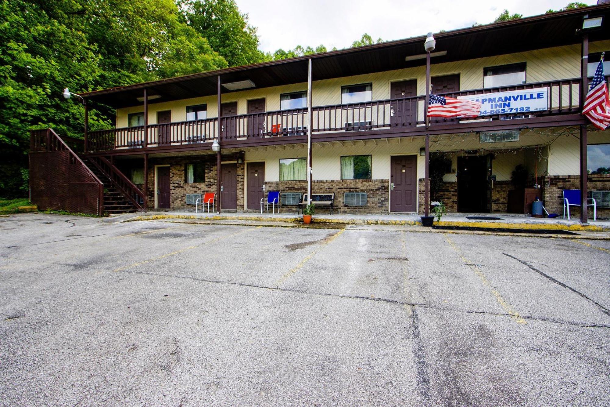 Oyo Hotel Chapmanville Inn, Wv - Hwy 119 Dış mekan fotoğraf